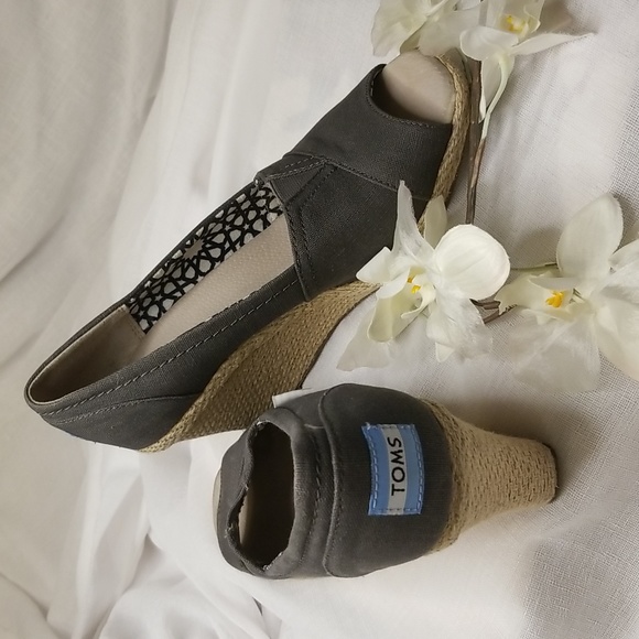 Toms Shoes - Toms Grey Linen Wedge Espadrille, Size 8, $34